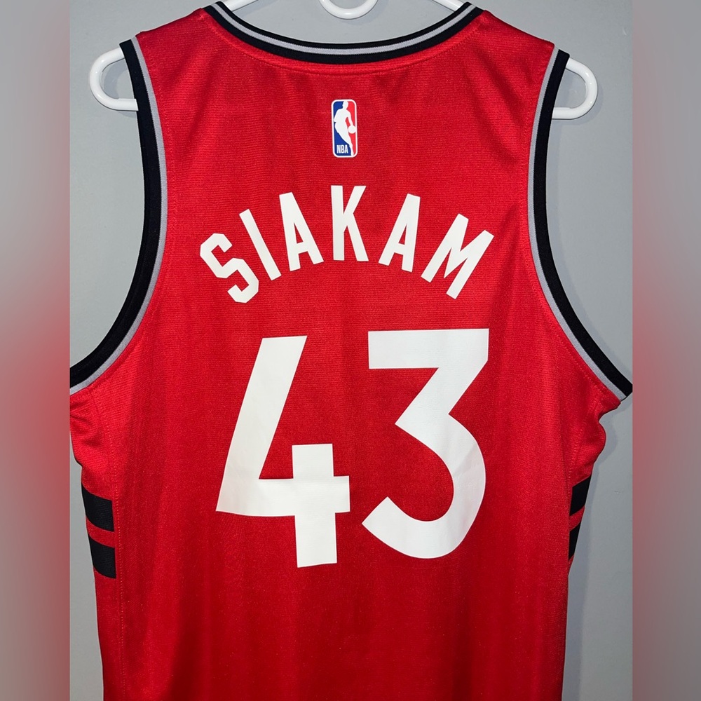 Pascal Siakam Men’s Medium Red Toronto Raptors NBA Basketball Jersey NBA CHAMPS - Picture 4 of 11